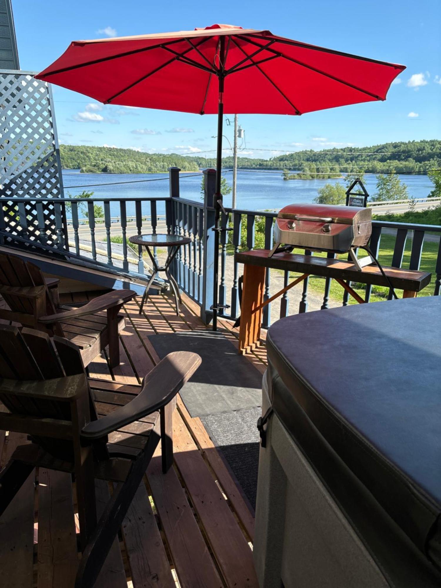 Domaine De La Baie, Les Suites Shawinigan Exterior foto