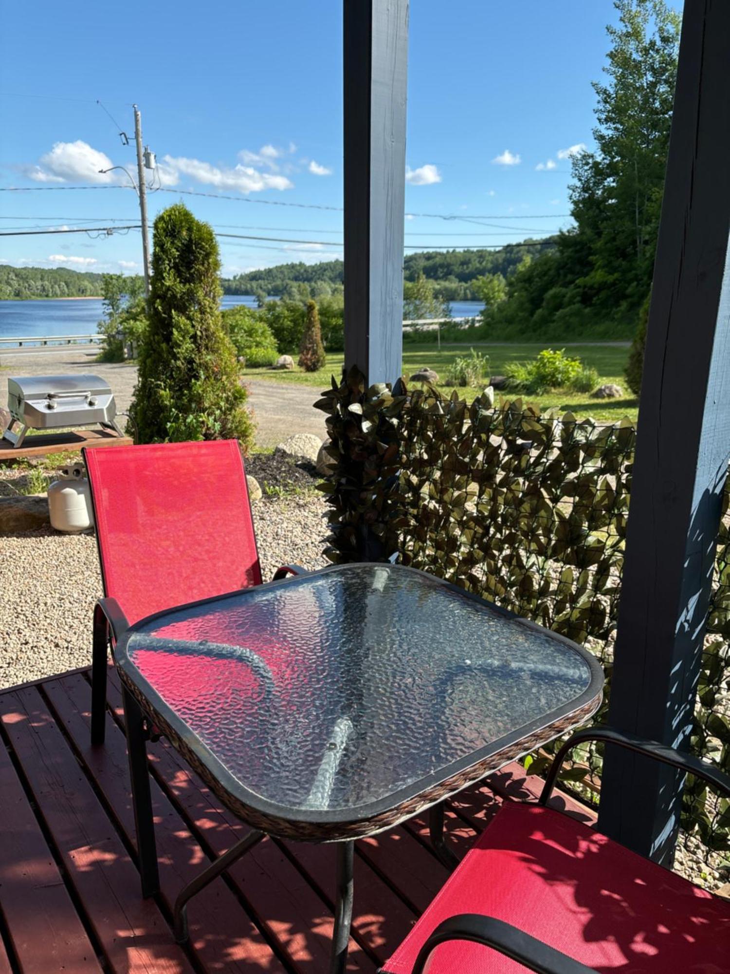 Domaine De La Baie, Les Suites Shawinigan Exterior foto